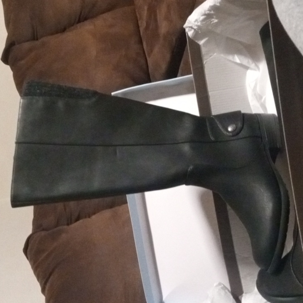 Never worn life stride boots
